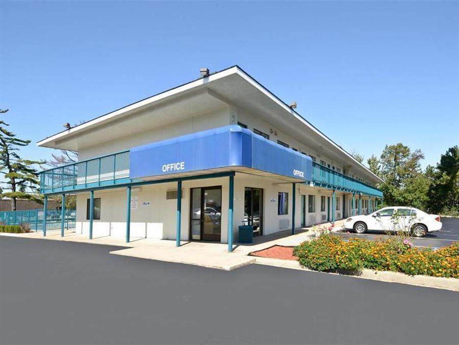 Americas Best Value Inn Батл Крик Экстерьер фото